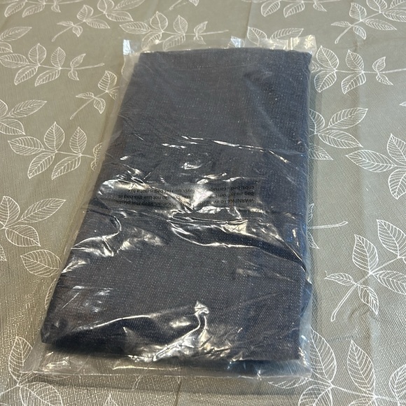 Superior Gloves Blue Denim Apron. - Picture 3 of 3